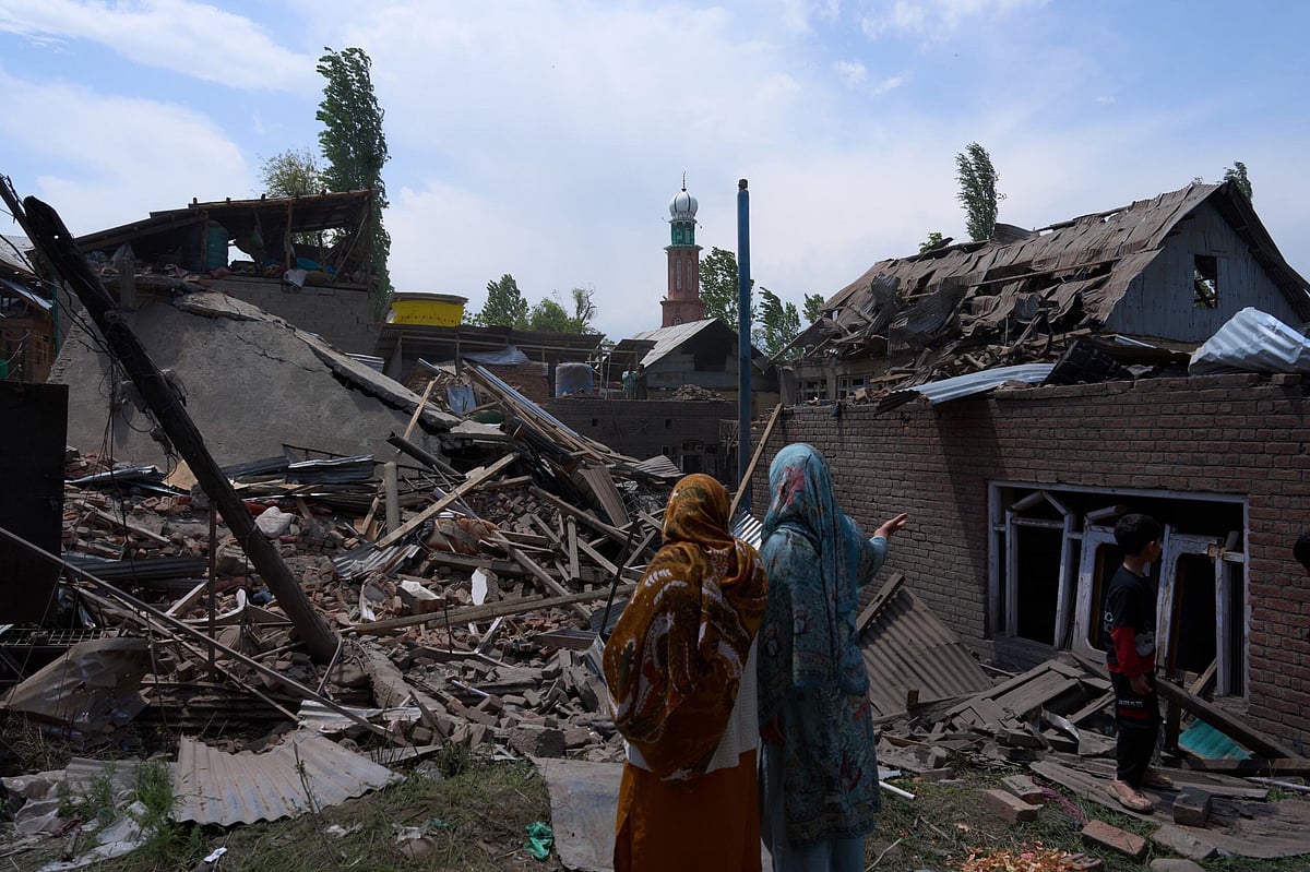 Manpreet Romana : Locals in Pulwama looking at houses destroyed by Kashmiri authorities after the Pahalgam attack