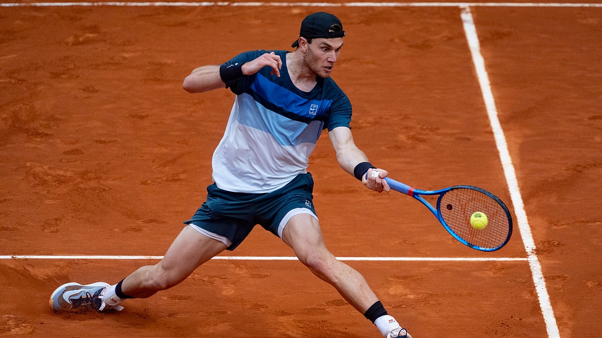 Jack Draper slides on the Madrid Open clay - null