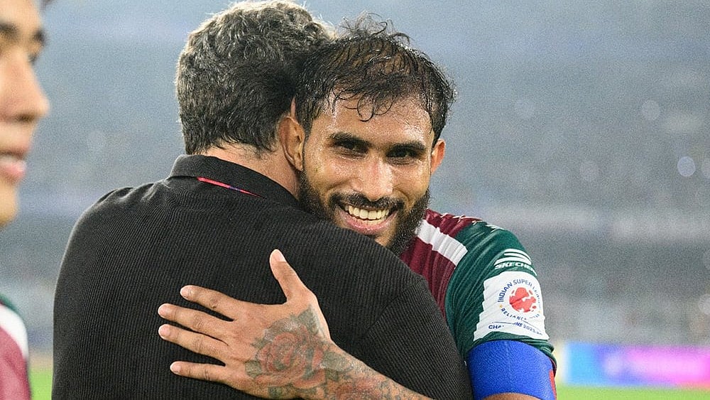 PTI : Mohun Bagan Super Giant skipper Subhasish Bose embraces head coach Jose Molina