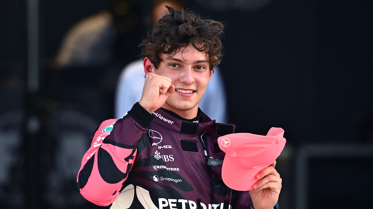 X | F1  : Kimi Antonelli poses after securing pole at the Miami Grand Prix 2025 Sprint Quali. 