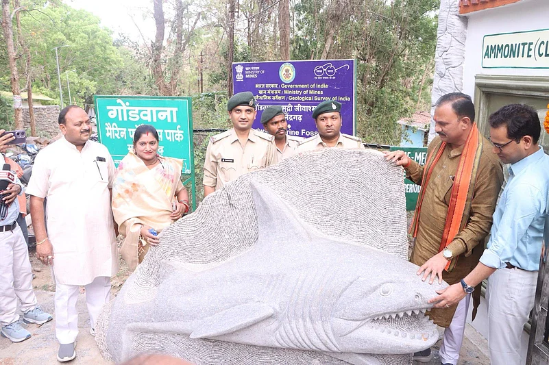 Government officials at the inauguration of Gondwana Marine Fossil Park