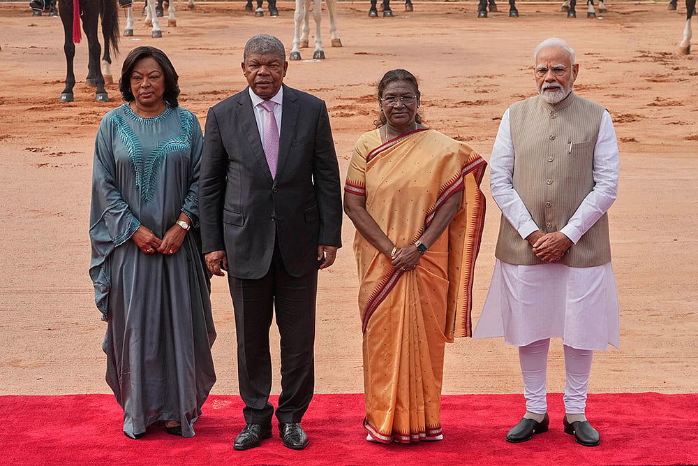Angolan Presidents ceremonial welcome at Rashtrapati Bhavan