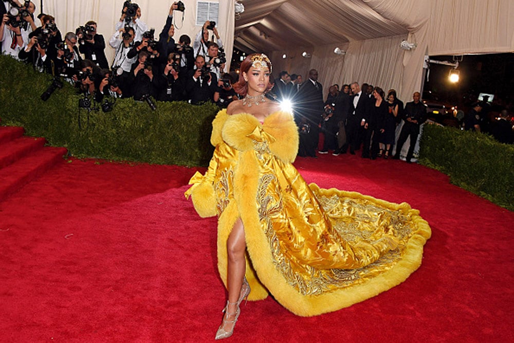 Rihannas yellow outfit by Guo Pei, 2015