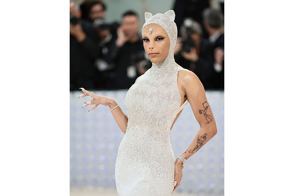Doja Cats Choupette Cosplay by Oscar de la Rent, 2023