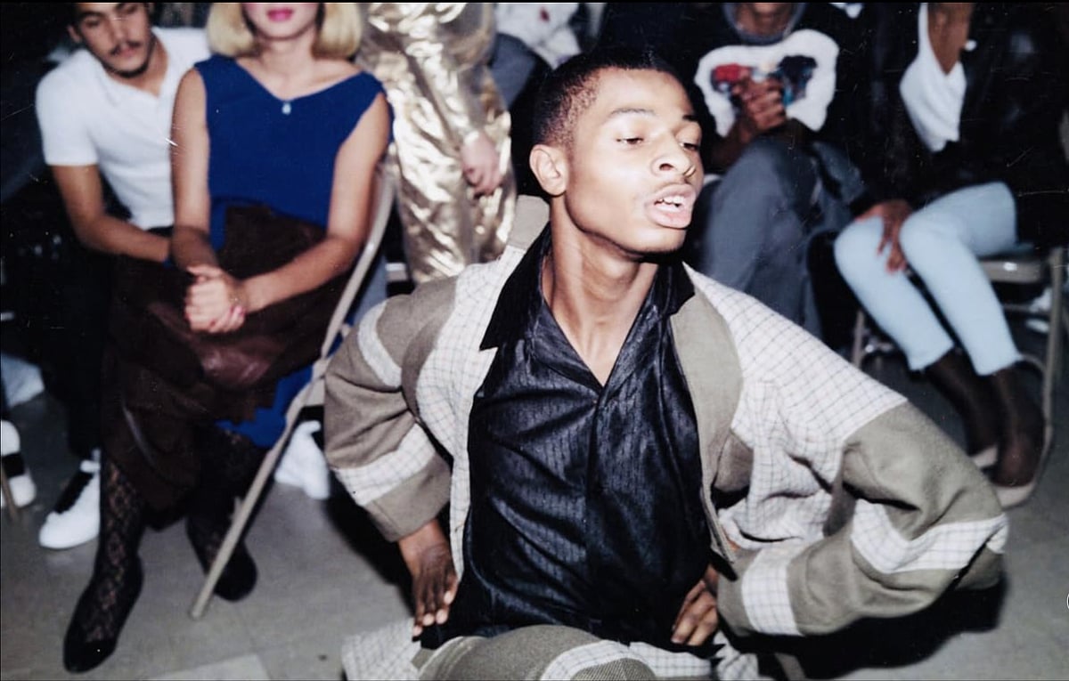 A still from Paris is burning 