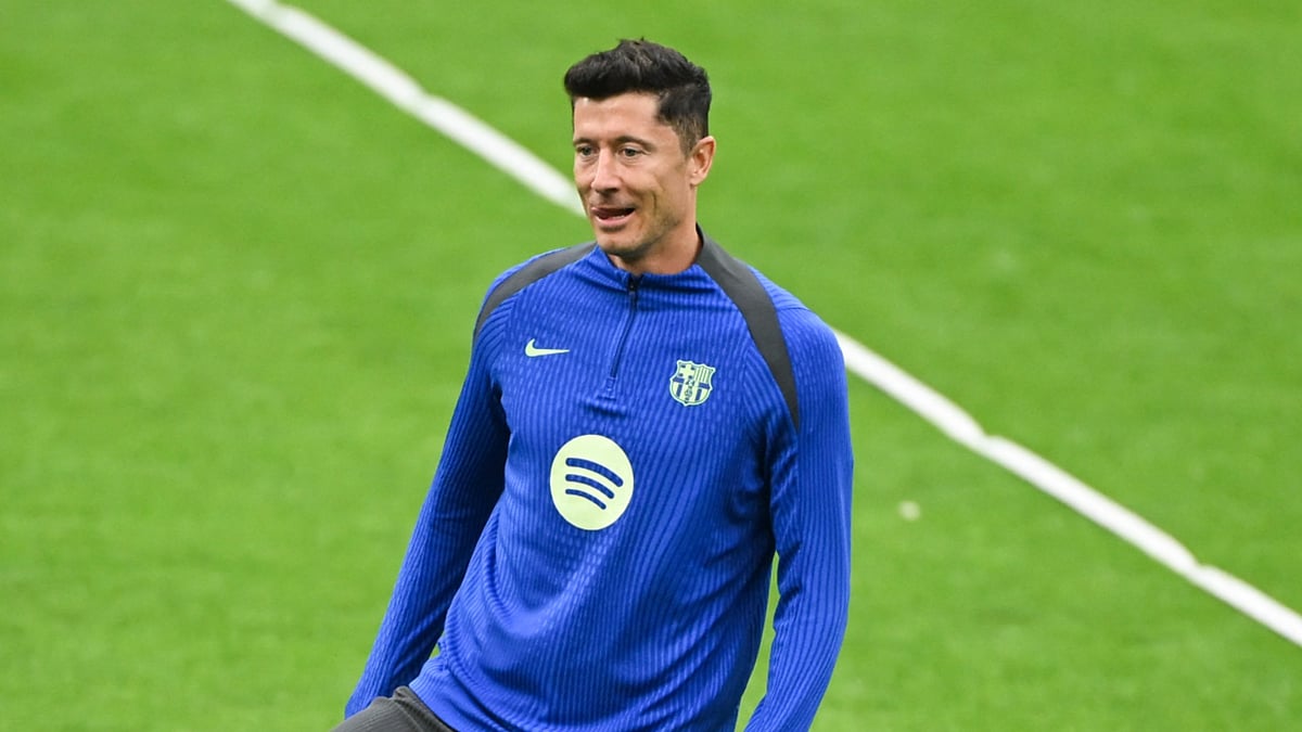 Robert Lewandowski in Barca training
