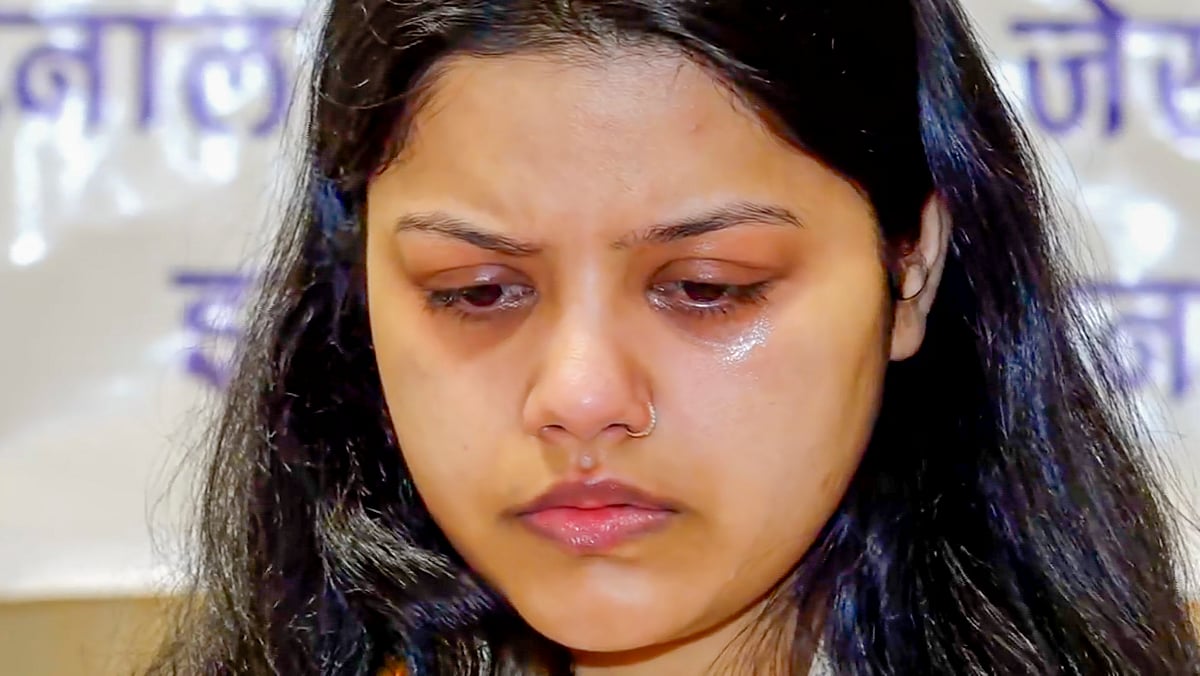 -PTI : Pahalgam terror attack victim Lt Vinay Narwal's wife Himanshi reacts during a blood donation camp organised on her husband's birth anniversary, in Karnal, Thursday, May 1, 2025.