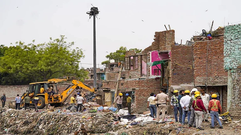 The unauthorised structures, which had existed for years, reportedly stretched over half a kilometre and significantly obstructed sewage flow, contributing to chronic waterlogging issues in the area. - X.com