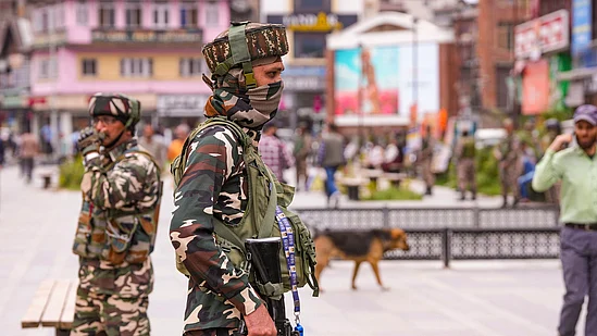 Security personnel prepared for mock drills on May 7 after Pahalgam attack.
