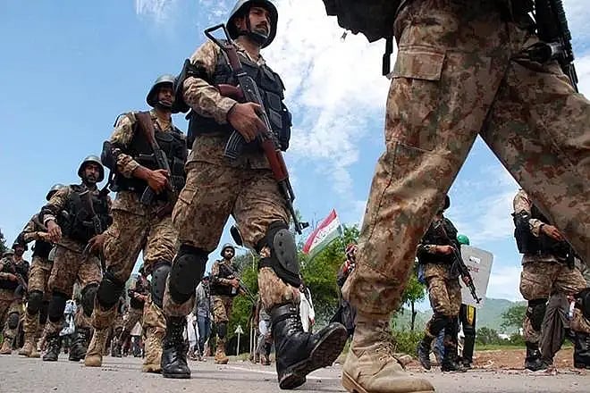 PTI : Pakistani Army