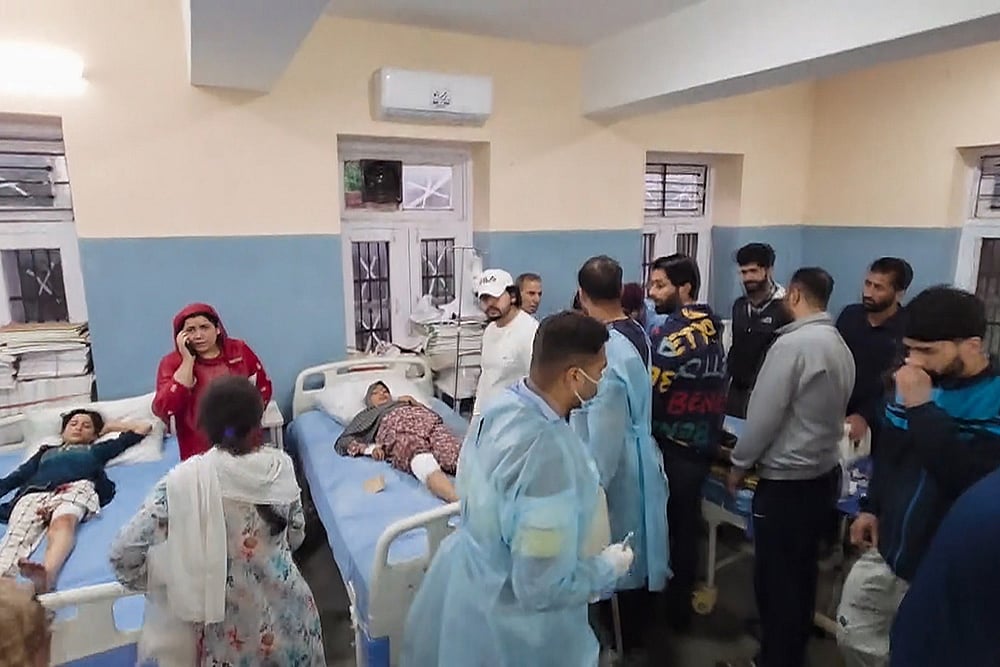 India Pakistan Tension CIvilians injured in Pakistani shelling in Uri_1
