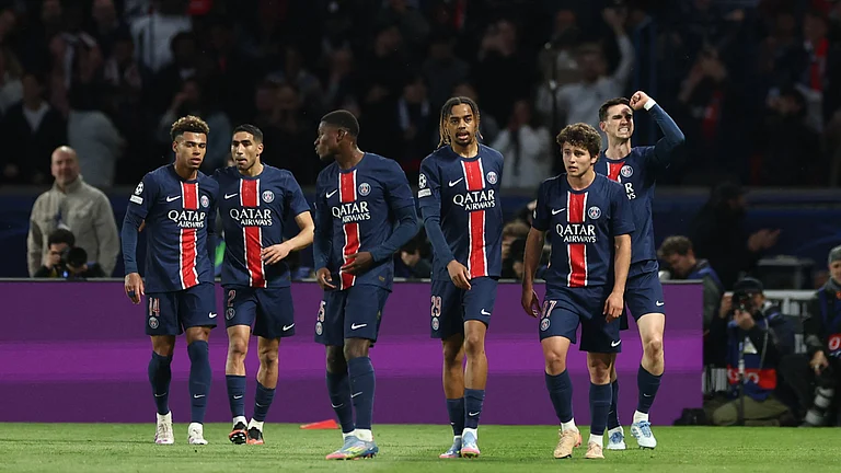 PSG beat Arsenal to reach the Champions League final - null