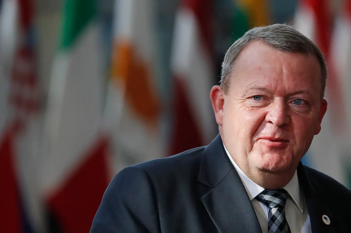 AP : Denmark Foreign Minister Lars Lokke Rasmussen stated that “it worries me deeply because we do not spy on friends.” 