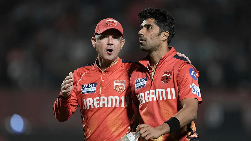 Punjab Kings coach Ricky Ponting with Shashank Singh. AP