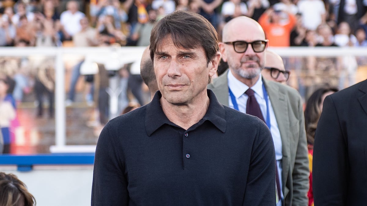 Napoli head coach Antonio Conte