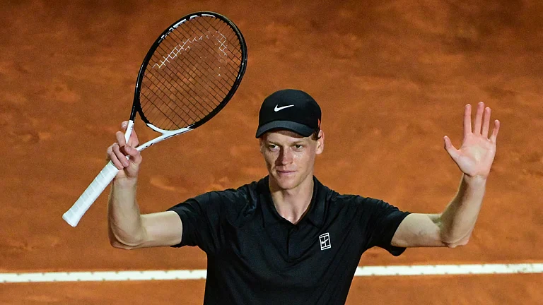 Jannik Sinner won on his return to action at the Italian Open - null