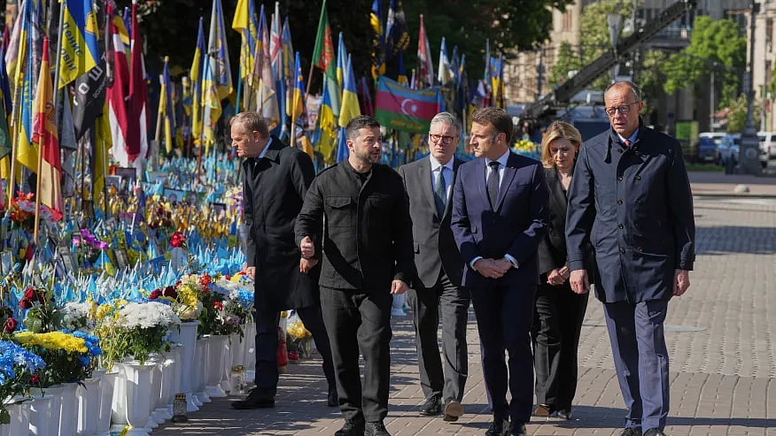 AP : European leaders meet Ukrainian President Volodymyr Zelenskyy