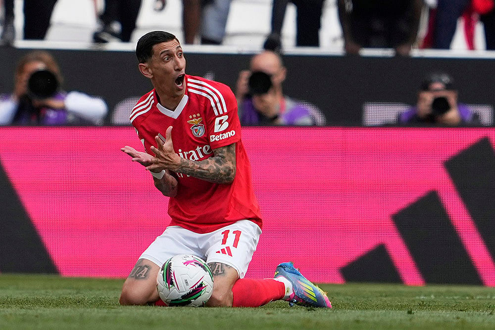 Portuguese league soccer Primeira Liga SL Benfica vs Sporting CP: Angel Di Maria