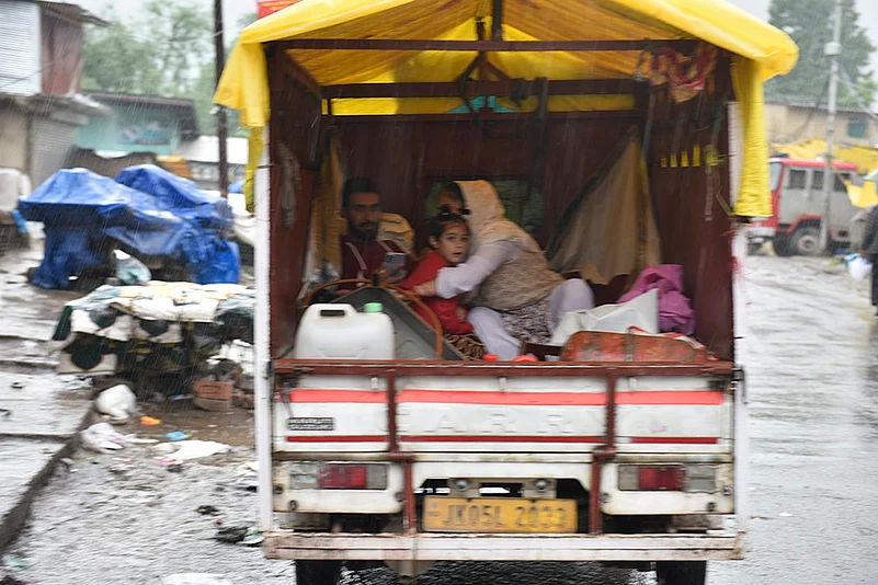 People leave with their belonging for safe places in Kashmir