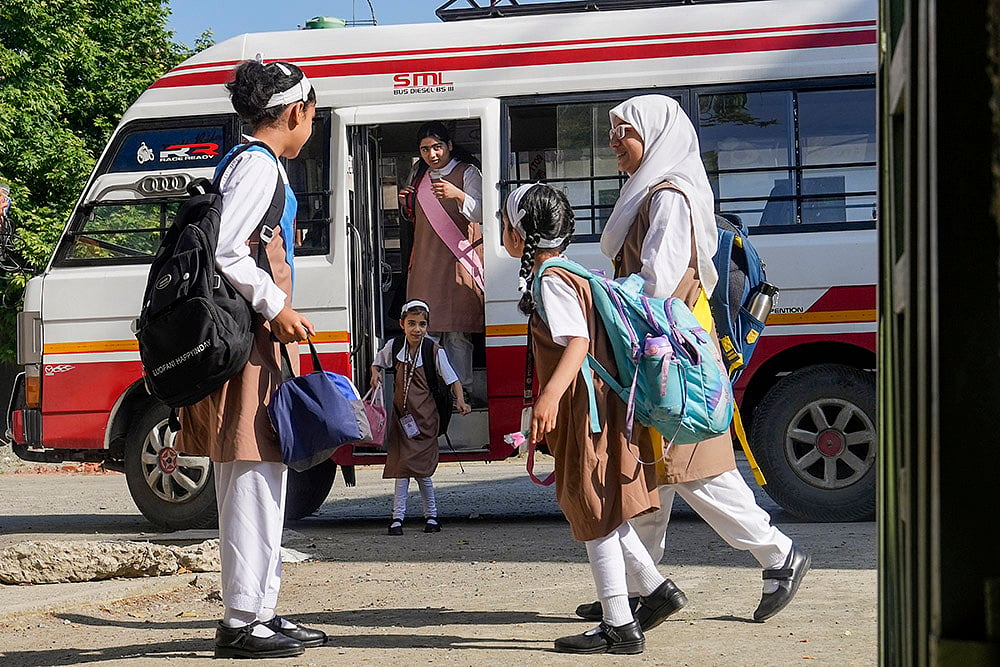 Schools reopen in Kashmir