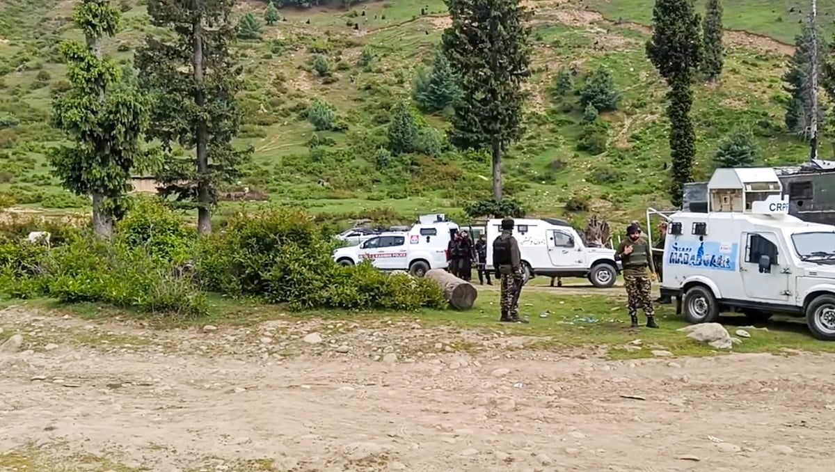 Encounter in Jammu and Kashmirs Shopian