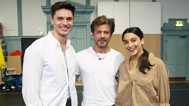 Shah Rukh Khan makes surprise visit to the London rehearsals of DDLJ Musical