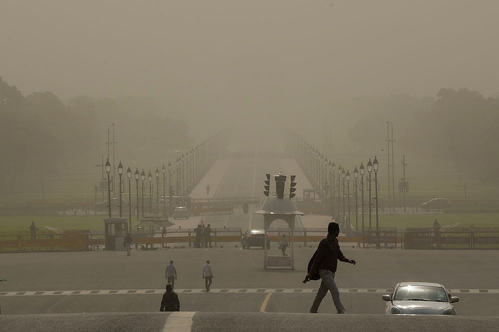 | Photo: PTI/Atul Yadav : A layer of dust envelops parts of Delhi-NCR