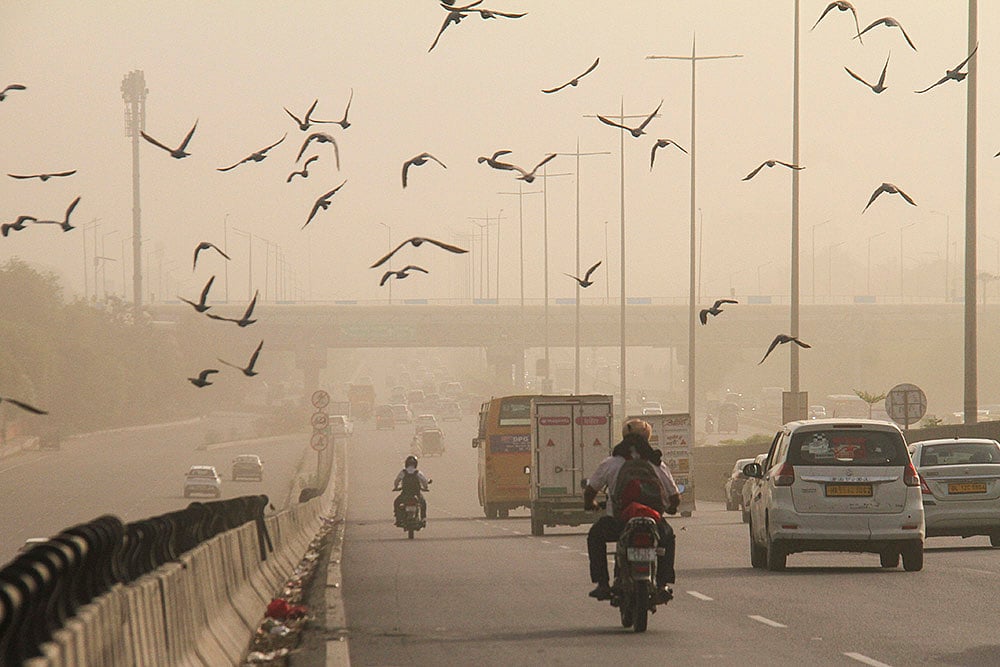 Gurugram Air pollution: A layer of dust envelops parts of Delhi-NCR_commuters