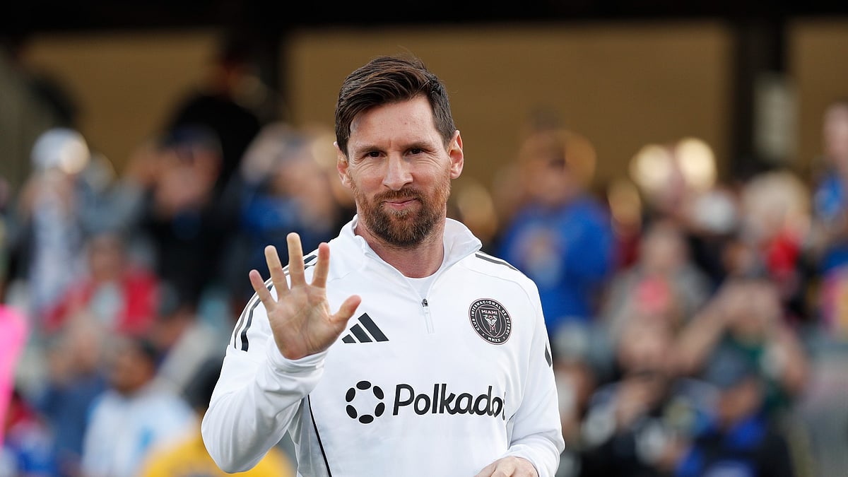 Inter Miami forward Lionel Messi (10) acknowledges spectators ahead of an MLS game against the San Jose Earthquakes at PayPal Park in San Jose, Calif., on Wednesday, May 14, 2025.  - (Santiago Mejia/San Francisco Chronicle via AP)

