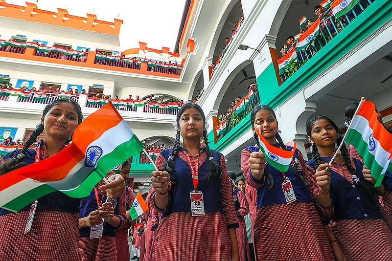 Students hail armed forces