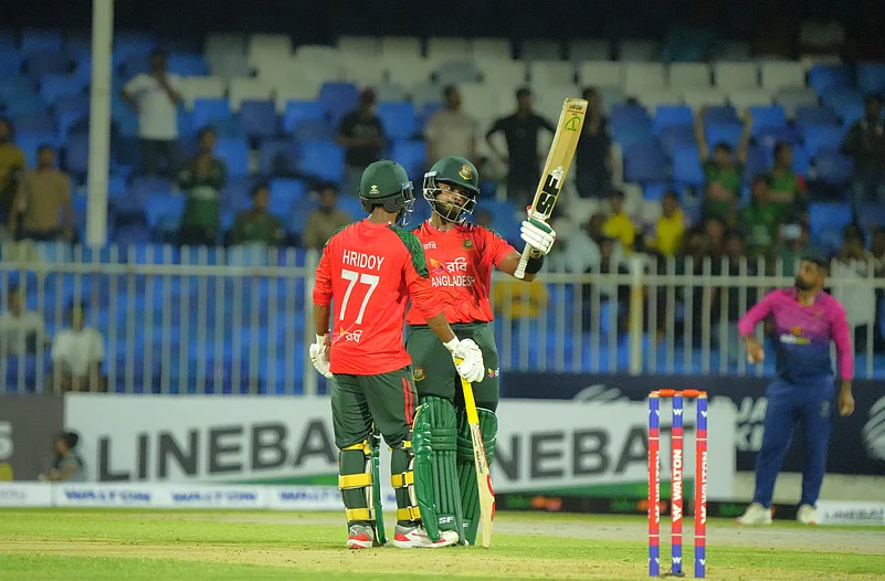 Parvez Hossain Emon raises his bat.