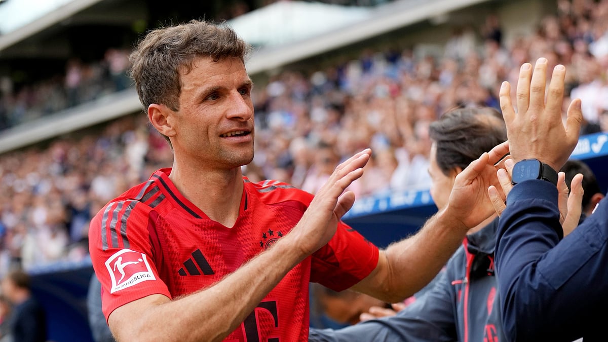 Thomas Muller receives a standing ovation. - null