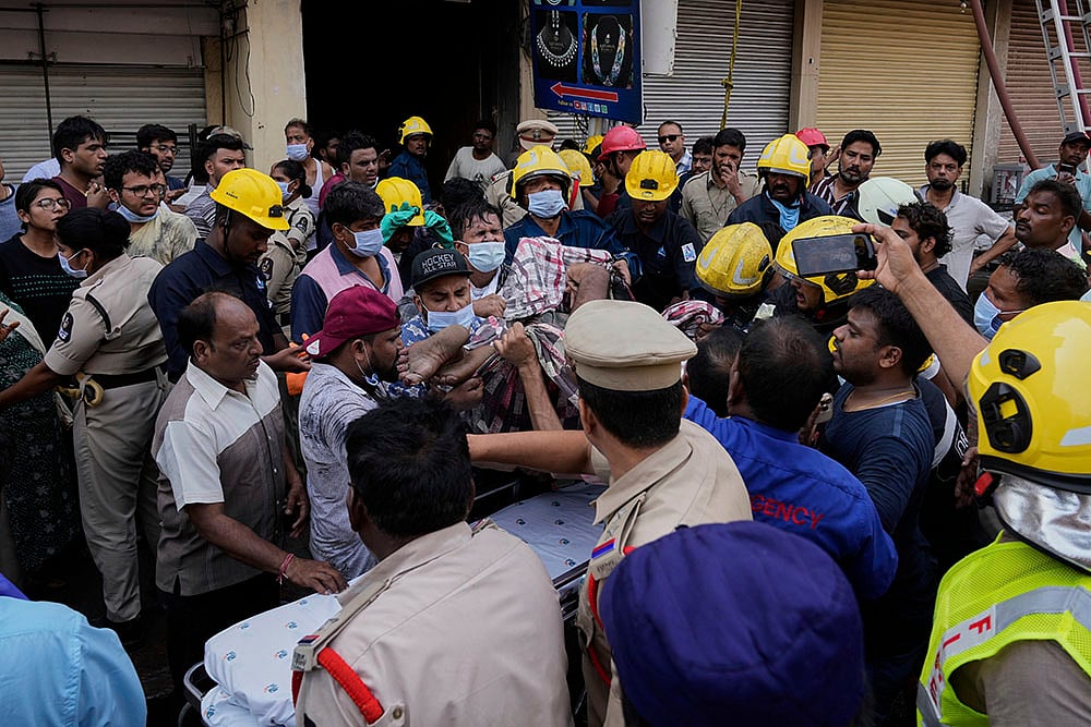 Fire accident near Charminar in Hyderabad_9