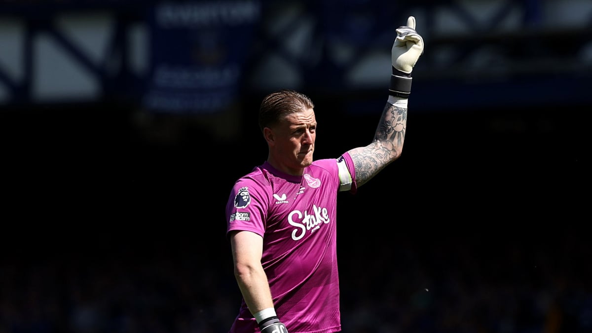 Jordan Pickford celebrates at Goodison Park