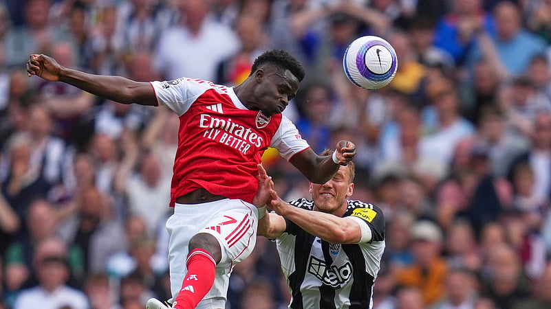 Arsenals Bukayo Saka, left, challenges for the ball with Newcastles. AP