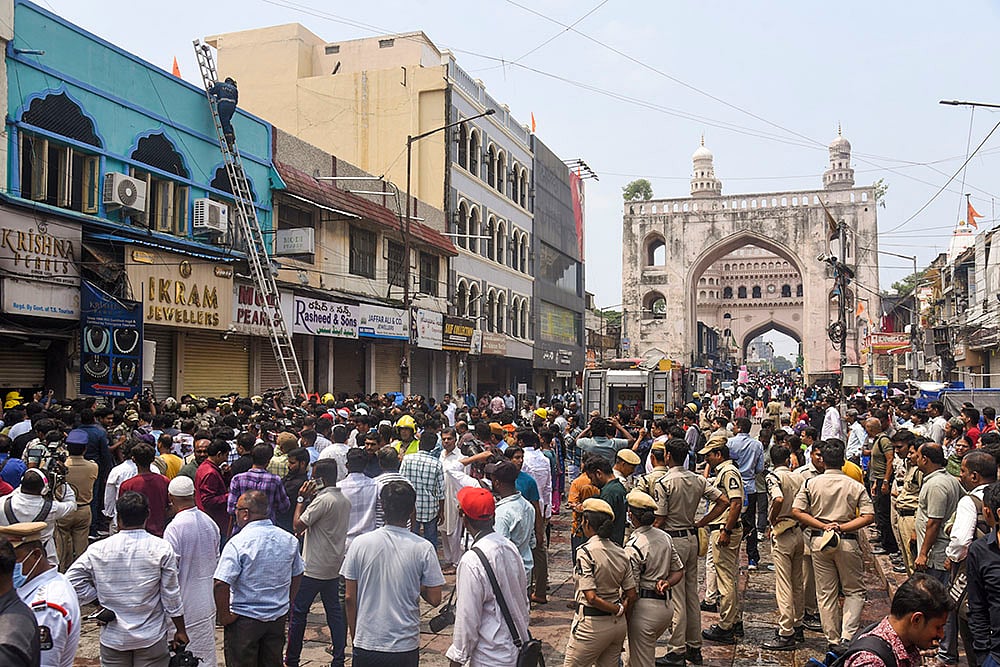 Fire accident near Charminar in Hyderabad_5