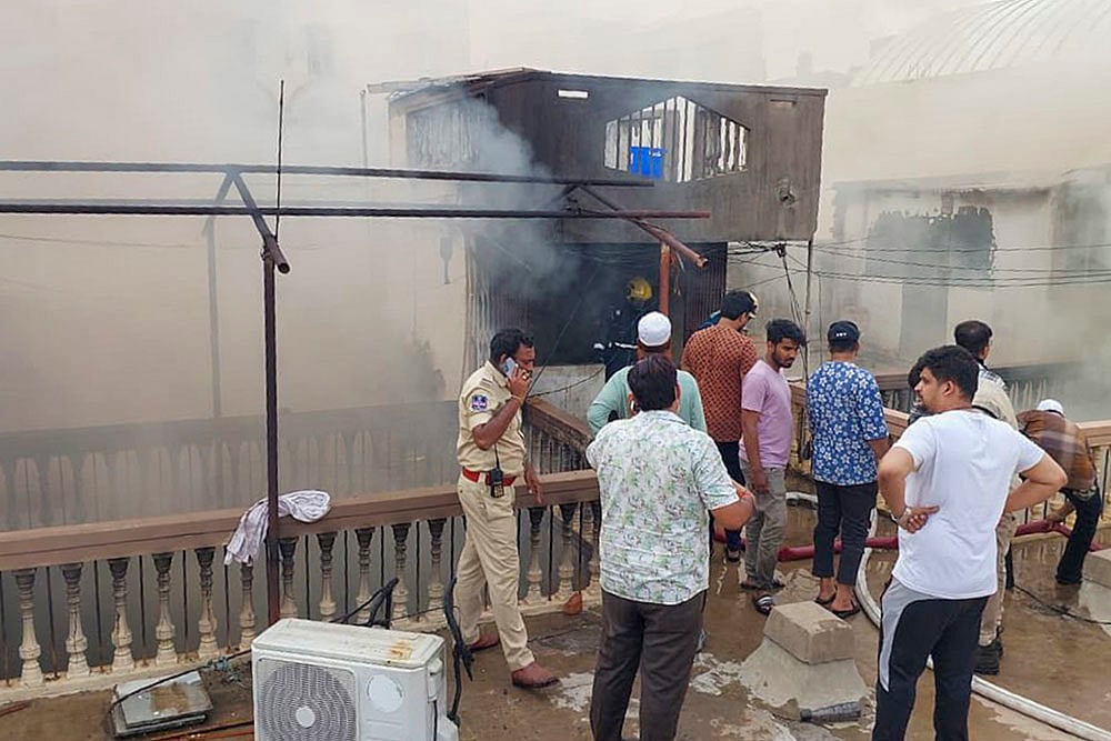 Fire accident near Charminar in Hyderabad_7