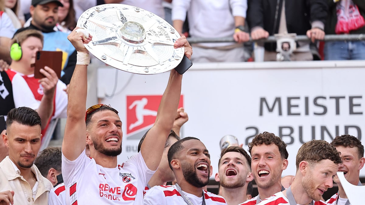Koln lift the 2. Bundesliga trophy - null