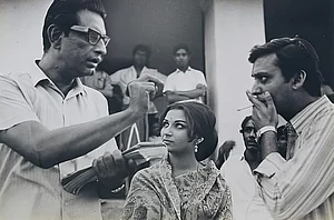 IMDB : Aranyer Din Ratri Making Still