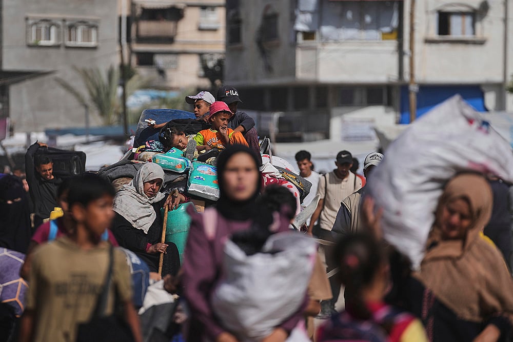 Israeli–Palestinian conflict Displaced Palestinians flee from Khan Younis, Gaza