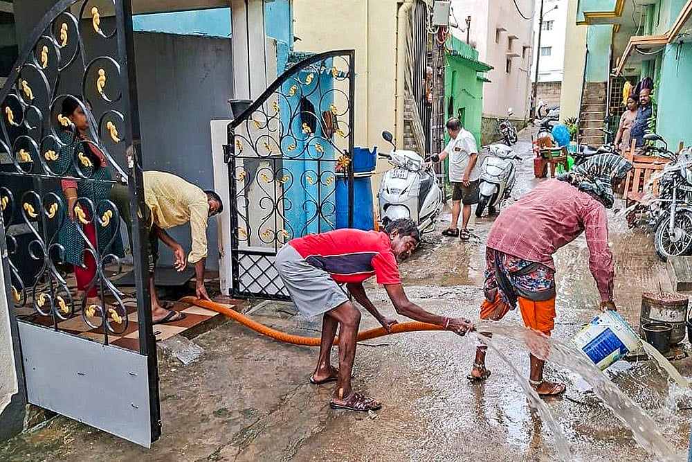 Bengaluru weather Heavy Rain 100mm Rainfall Floods the City