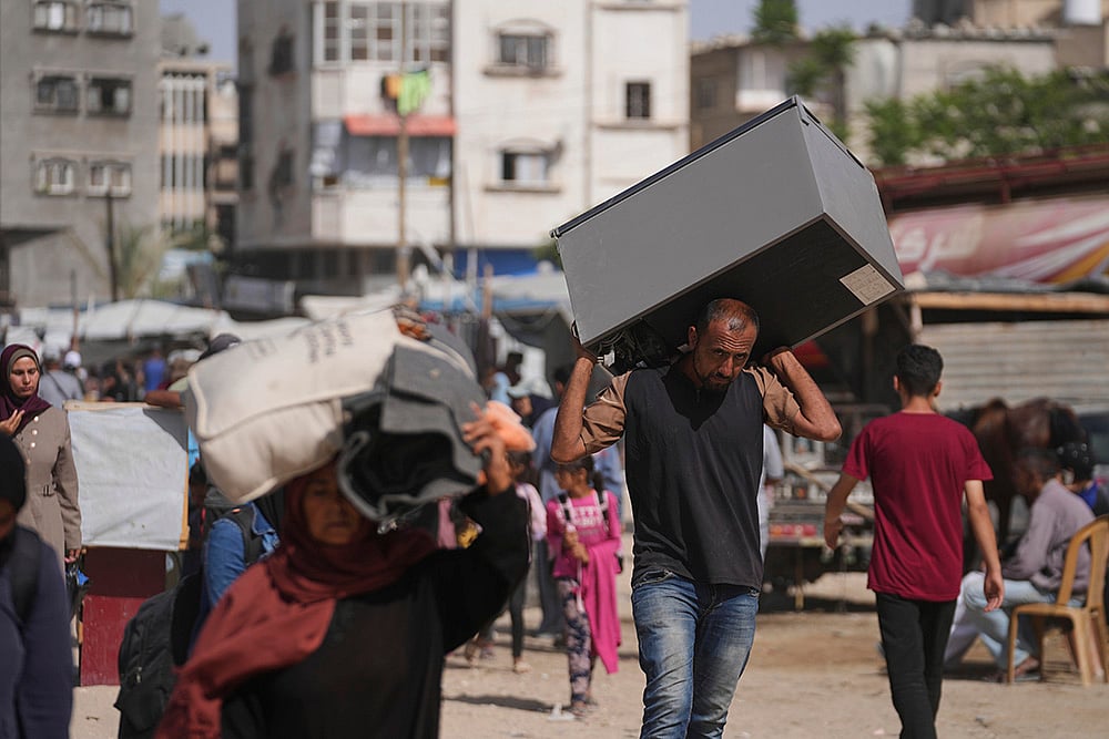Israeli–Palestinian conflict Displaced Palestinians flee from Khan Younis, Gaza