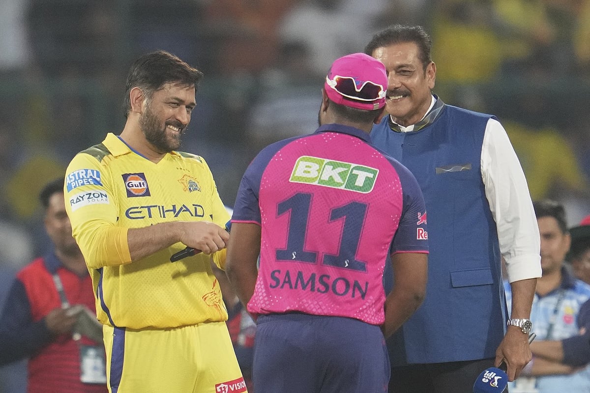 | Photo: AP : Commentator Ravi Shastri and captains Mahendra Singh Dhoni (left) and Sanju Samson at the toss before the Indian Premier League 2025 match between Chennai Super Kings and Rajasthan Royals at Arun Jaitley Stadium in New Delhi on May 20, 2025.