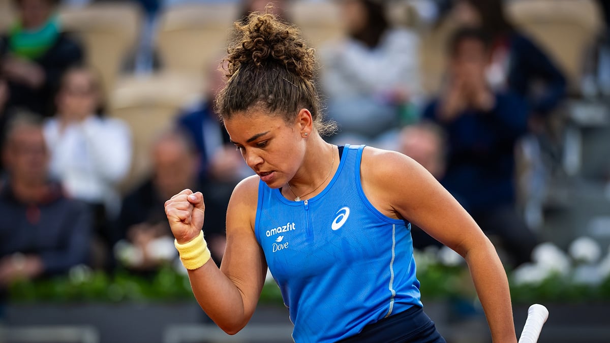 Paolini celebrates in Paris.