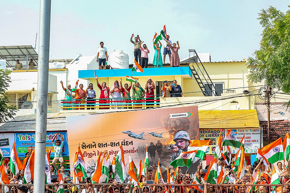 PM Modis roadshow in Vadodara