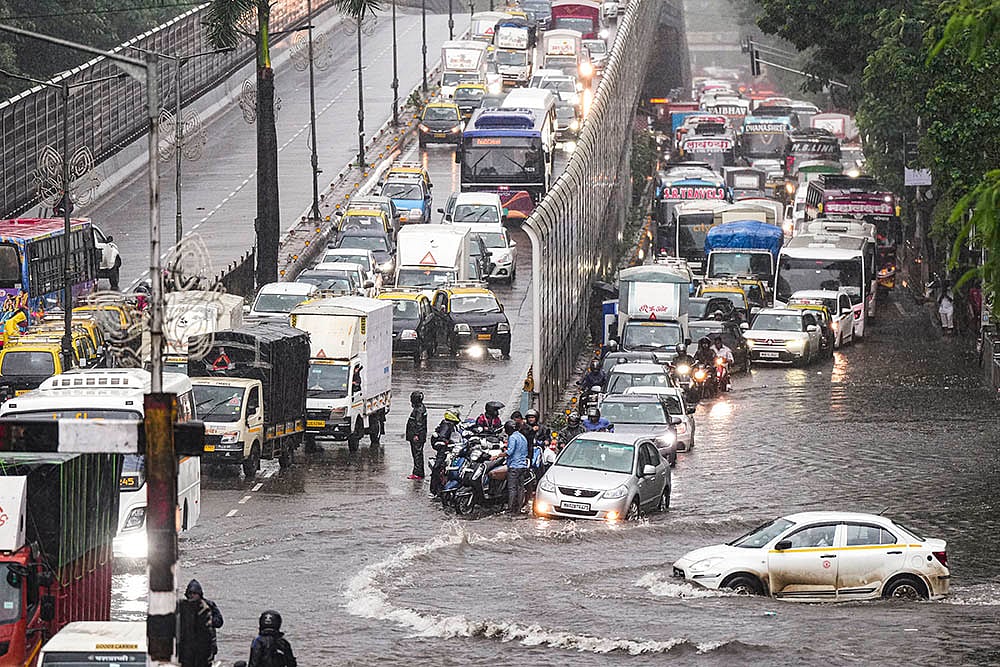 Weather Mumbai Rains: Monsoon Reaches Maharashtra_waterlogged road 