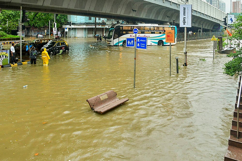 Weather Mumbai Rains: Monsoon Reaches Maharashtra_waterlogged road 