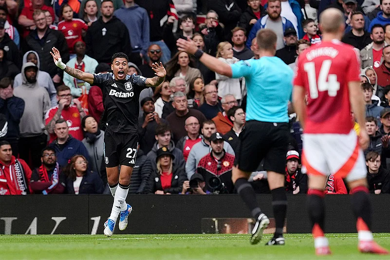 English Premier League: Aston Villa vs Manchester United