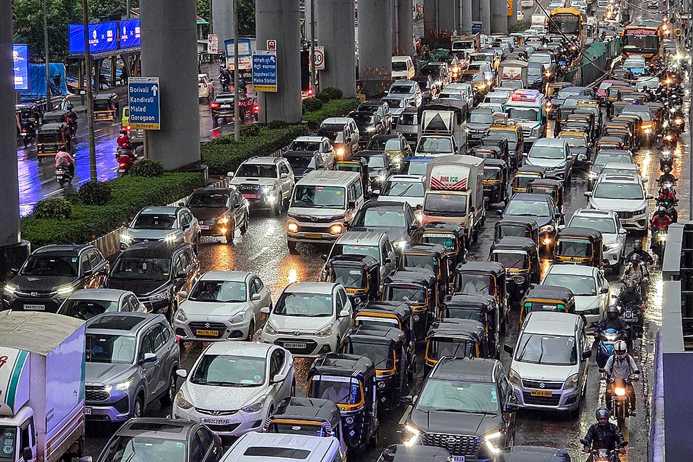 Weather Mumbai Rains: Monsoon Reaches Maharashtra_traffic jam 