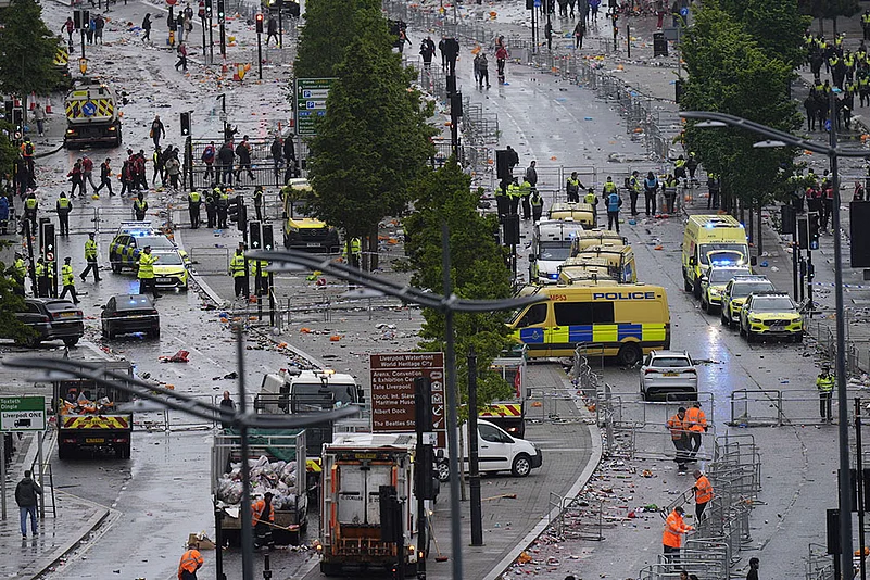 EPL soccer Liverpool FC Premier League victory parade incident photo 3